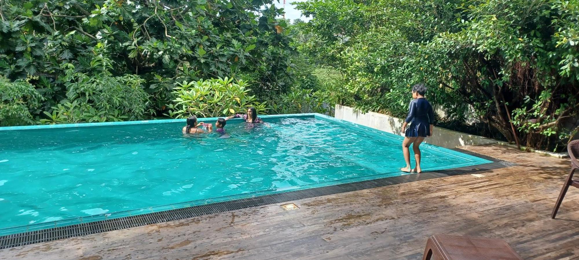 Thalangama Lakeview Lodge Battaramulla Exterior photo